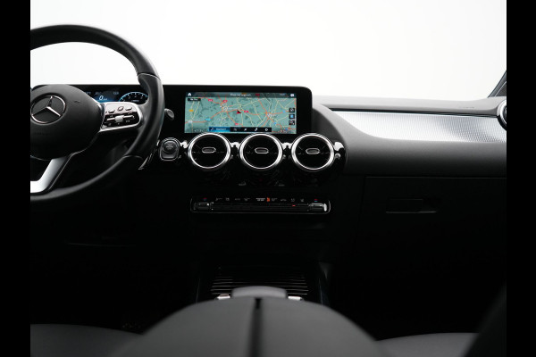 Mercedes-Benz B-Klasse 250 e Advantage PHEV 218pk Dealer O.H. | Trekhaak Af Fabriek | Adaptive Cruise | Head Up | Burmester Audio | Camera | Lederen Sportstoelen Memory & Verwarmd | BLIS | Apple Carplay | Widescreen Navi | DAB | Plug In Hybrid |