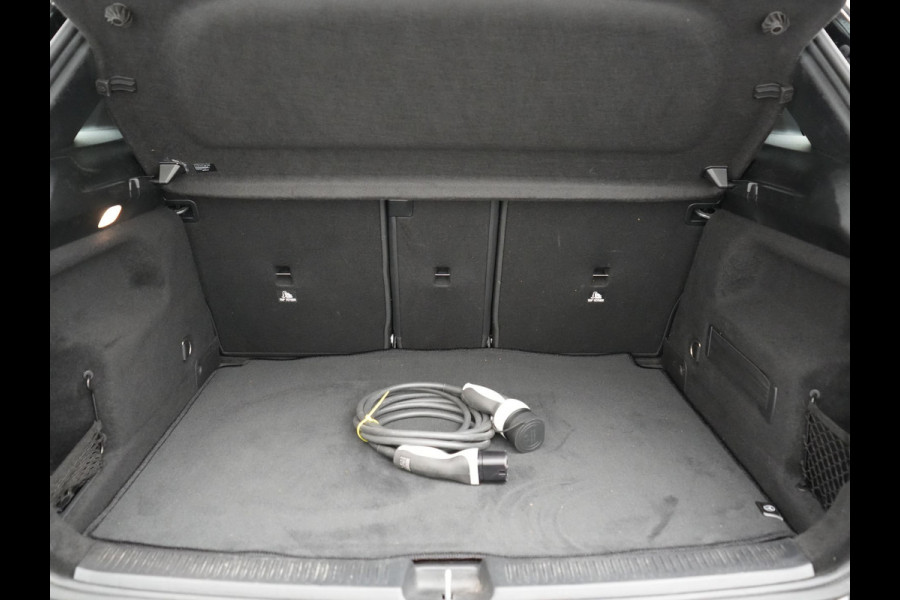 Mercedes-Benz B-Klasse 250 e Advantage PHEV 218pk Dealer O.H. | Trekhaak Af Fabriek | Adaptive Cruise | Head Up | Burmester Audio | Camera | Lederen Sportstoelen Memory & Verwarmd | BLIS | Apple Carplay | Widescreen Navi | DAB | Plug In Hybrid |