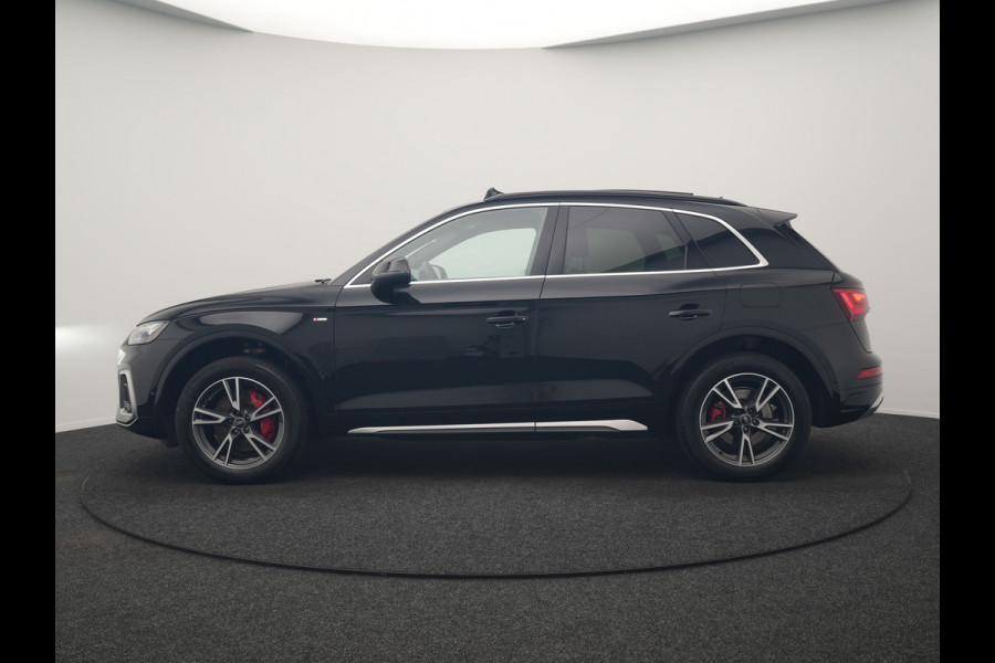 Audi Q5 50 TFSI e 2x S Line PHEV 300pk Dealer O.H. | Panodak | 360 Camera | Head Up | Lederen Sportstoelen Verwarmd | Keyless | Apple Carplay | Cruise Control | Virtual Cockpit | Navigatie | DAB | 19"L.M | Plug In Hybrid |