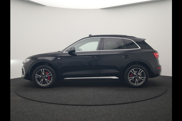 Audi Q5 50 TFSI e 2x S Line PHEV 300pk Dealer O.H. | Panodak | 360 Camera | Head Up | Lederen Sportstoelen Verwarmd | Keyless | Apple Carplay | Cruise Control | Virtual Cockpit | Navigatie | DAB | 19"L.M | Plug In Hybrid |