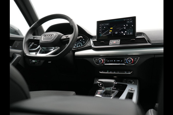 Audi Q5 50 TFSI e 2x S Line PHEV 300pk Dealer O.H. | Panodak | 360 Camera | Head Up | Lederen Sportstoelen Verwarmd | Keyless | Apple Carplay | Cruise Control | Virtual Cockpit | Navigatie | DAB | 19"L.M | Plug In Hybrid |