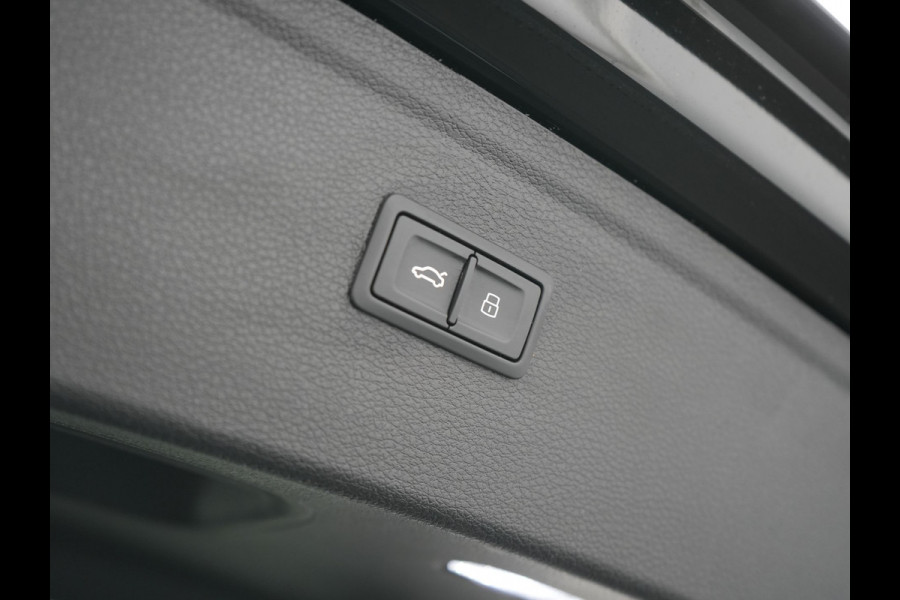 Audi Q5 50 TFSI e 2x S Line PHEV 300pk Dealer O.H. | Panodak | 360 Camera | Head Up | Lederen Sportstoelen Verwarmd | Keyless | Apple Carplay | Cruise Control | Virtual Cockpit | Navigatie | DAB | 19"L.M | Plug In Hybrid |