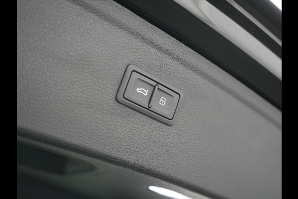 Audi Q5 50 TFSI e 2x S Line PHEV 300pk Dealer O.H. | Panodak | 360 Camera | Head Up | Lederen Sportstoelen Verwarmd | Keyless | Apple Carplay | Cruise Control | Virtual Cockpit | Navigatie | DAB | 19"L.M | Plug In Hybrid |