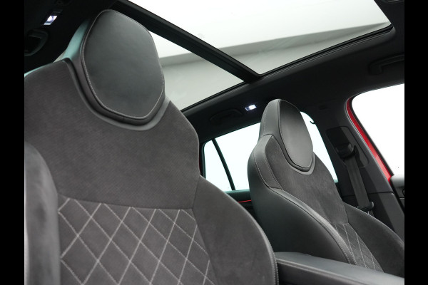 Škoda Superb Combi 1.4 TSI iV Sportline Business PHEV 218pk Dealer O.H. | Trekhaak Af Fabriek | Panodak | Adaptive Cruise | Camera | Canton Audio | Alcantara Sportstoelen Memory & Verwarmd | Stuur Verwarmd | Sfeerverlichting | Keyless | BLIS | Crystal LED | Plug In Hybrid |
