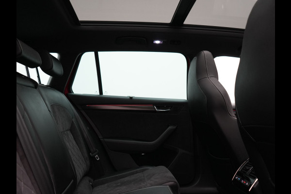 Škoda Superb Combi 1.4 TSI iV Sportline Business PHEV 218pk Dealer O.H. | Trekhaak Af Fabriek | Panodak | Adaptive Cruise | Camera | Canton Audio | Alcantara Sportstoelen Memory & Verwarmd | Stuur Verwarmd | Sfeerverlichting | Keyless | BLIS | Crystal LED | Plug In Hybrid |