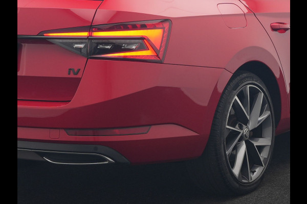 Škoda Superb Combi 1.4 TSI iV Sportline Business PHEV 218pk Dealer O.H. | Trekhaak Af Fabriek | Panodak | Adaptive Cruise | Camera | Canton Audio | Alcantara Sportstoelen Memory & Verwarmd | Stuur Verwarmd | Sfeerverlichting | Keyless | BLIS | Crystal LED | Plug In Hybrid |