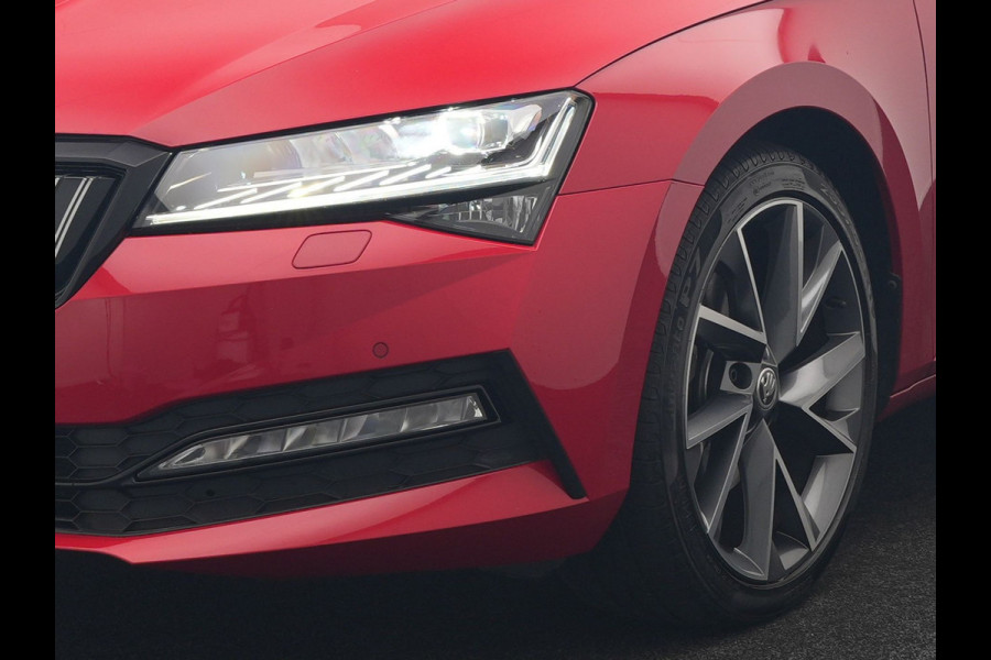 Škoda Superb Combi 1.4 TSI iV Sportline Business PHEV 218pk Dealer O.H. | Trekhaak Af Fabriek | Panodak | Adaptive Cruise | Camera | Canton Audio | Alcantara Sportstoelen Memory & Verwarmd | Stuur Verwarmd | Sfeerverlichting | Keyless | BLIS | Crystal LED | Plug In Hybrid |