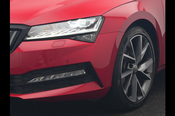 Škoda Superb Combi 1.4 TSI iV Sportline Business PHEV 218pk Dealer O.H. | Trekhaak Af Fabriek | Panodak | Adaptive Cruise | Camera | Canton Audio | Alcantara Sportstoelen Memory & Verwarmd | Stuur Verwarmd | Sfeerverlichting | Keyless | BLIS | Crystal LED | Plug In Hybrid |