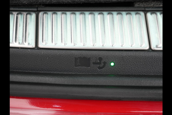 Škoda Superb Combi 1.4 TSI iV Sportline Business PHEV 218pk Dealer O.H. | Trekhaak Af Fabriek | Panodak | Adaptive Cruise | Camera | Canton Audio | Alcantara Sportstoelen Memory & Verwarmd | Stuur Verwarmd | Sfeerverlichting | Keyless | BLIS | Crystal LED | Plug In Hybrid |