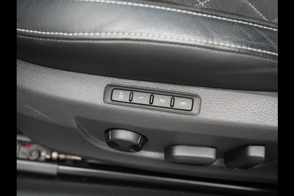 Škoda Superb Combi 1.4 TSI iV Sportline Business PHEV 218pk Dealer O.H. | Trekhaak Af Fabriek | Panodak | Adaptive Cruise | Camera | Canton Audio | Alcantara Sportstoelen Memory & Verwarmd | Stuur Verwarmd | Sfeerverlichting | Keyless | BLIS | Crystal LED | Plug In Hybrid |