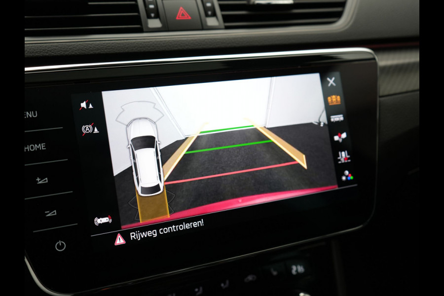 Škoda Superb Combi 1.4 TSI iV Sportline Business PHEV 218pk Dealer O.H. | Trekhaak Af Fabriek | Panodak | Adaptive Cruise | Camera | Canton Audio | Alcantara Sportstoelen Memory & Verwarmd | Stuur Verwarmd | Sfeerverlichting | Keyless | BLIS | Crystal LED | Plug In Hybrid |