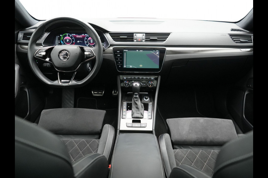 Škoda Superb Combi 1.4 TSI iV Sportline Business PHEV 218pk Dealer O.H. | Trekhaak Af Fabriek | Panodak | Adaptive Cruise | Camera | Canton Audio | Alcantara Sportstoelen Memory & Verwarmd | Stuur Verwarmd | Sfeerverlichting | Keyless | BLIS | Crystal LED | Plug In Hybrid |