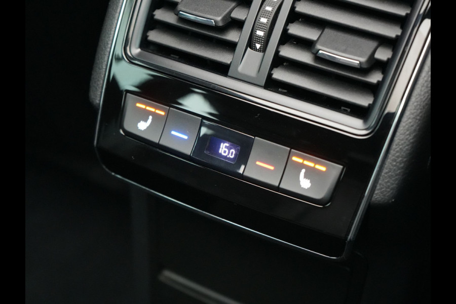 Škoda Superb Combi 1.4 TSI iV Sportline Business PHEV 218pk Dealer O.H. | Trekhaak Af Fabriek | Panodak | Adaptive Cruise | Camera | Canton Audio | Alcantara Sportstoelen Memory & Verwarmd | Stuur Verwarmd | Sfeerverlichting | Keyless | BLIS | Crystal LED | Plug In Hybrid |