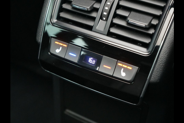 Škoda Superb Combi 1.4 TSI iV Sportline Business PHEV 218pk Dealer O.H. | Trekhaak Af Fabriek | Panodak | Adaptive Cruise | Camera | Canton Audio | Alcantara Sportstoelen Memory & Verwarmd | Stuur Verwarmd | Sfeerverlichting | Keyless | BLIS | Crystal LED | Plug In Hybrid |