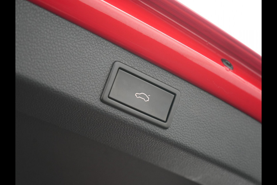 Škoda Superb Combi 1.4 TSI iV Sportline Business PHEV 218pk Dealer O.H. | Trekhaak Af Fabriek | Panodak | Adaptive Cruise | Camera | Canton Audio | Alcantara Sportstoelen Memory & Verwarmd | Stuur Verwarmd | Sfeerverlichting | Keyless | BLIS | Crystal LED | Plug In Hybrid |