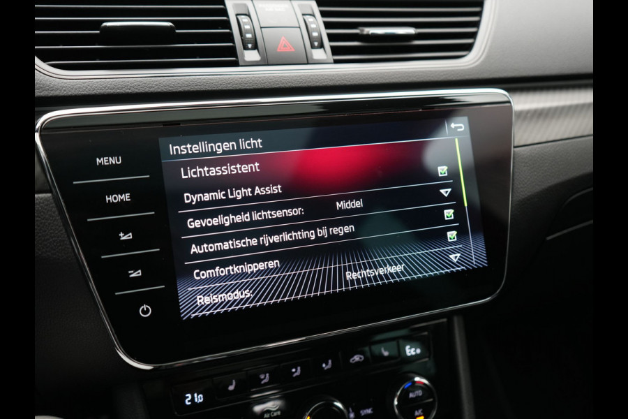 Škoda Superb Combi 1.4 TSI iV Sportline Business PHEV 218pk Dealer O.H. | Trekhaak Af Fabriek | Panodak | Adaptive Cruise | Camera | Canton Audio | Alcantara Sportstoelen Memory & Verwarmd | Stuur Verwarmd | Sfeerverlichting | Keyless | BLIS | Crystal LED | Plug In Hybrid |
