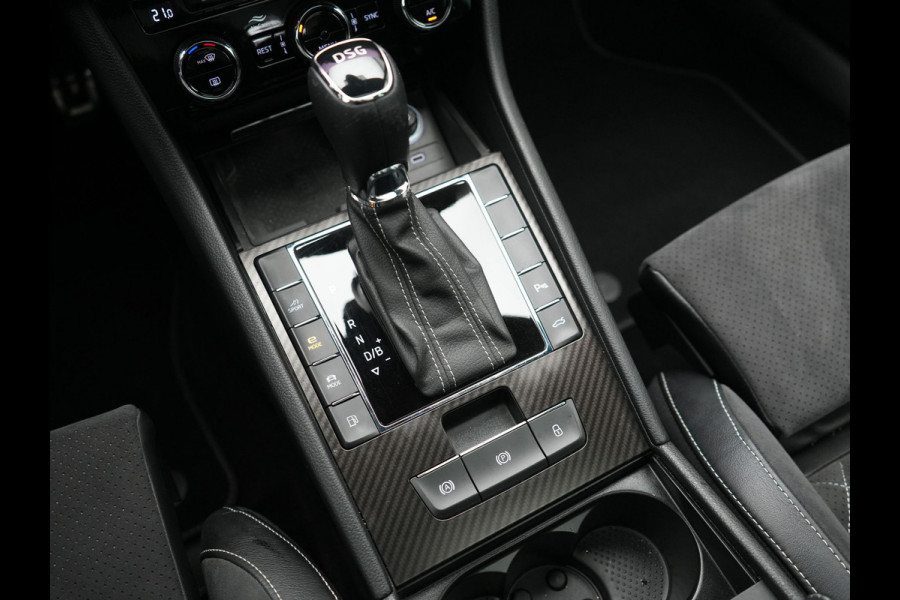 Škoda Superb Combi 1.4 TSI iV Sportline Business PHEV 218pk Dealer O.H. | Trekhaak Af Fabriek | Panodak | Adaptive Cruise | Camera | Canton Audio | Alcantara Sportstoelen Memory & Verwarmd | Stuur Verwarmd | Sfeerverlichting | Keyless | BLIS | Crystal LED | Plug In Hybrid |