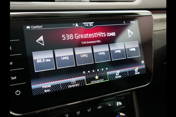 Škoda Superb Combi 1.4 TSI iV Sportline Business PHEV 218pk Dealer O.H. | Trekhaak Af Fabriek | Panodak | Adaptive Cruise | Camera | Canton Audio | Alcantara Sportstoelen Memory & Verwarmd | Stuur Verwarmd | Sfeerverlichting | Keyless | BLIS | Crystal LED | Plug In Hybrid |