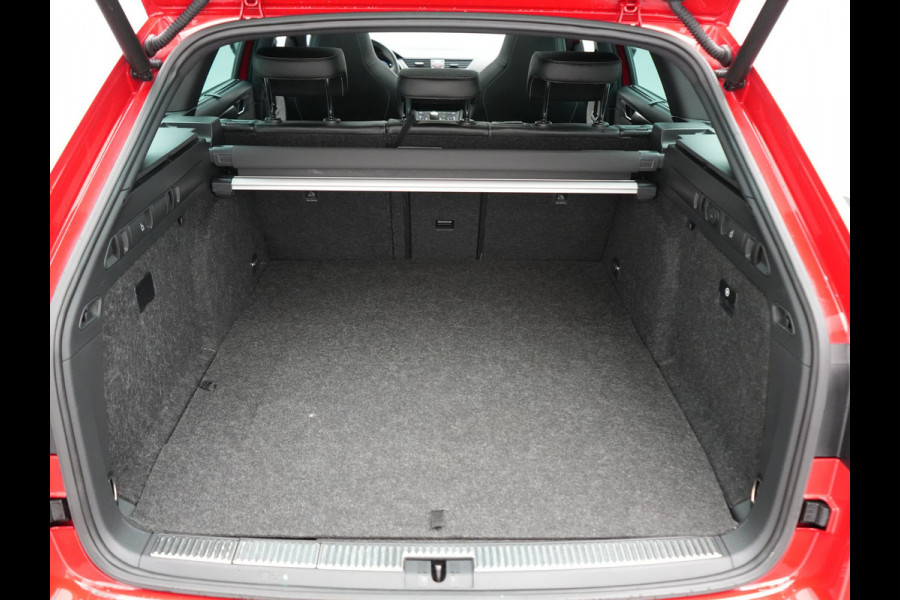 Škoda Superb Combi 1.4 TSI iV Sportline Business PHEV 218pk Dealer O.H. | Trekhaak Af Fabriek | Panodak | Adaptive Cruise | Camera | Canton Audio | Alcantara Sportstoelen Memory & Verwarmd | Stuur Verwarmd | Sfeerverlichting | Keyless | BLIS | Crystal LED | Plug In Hybrid |
