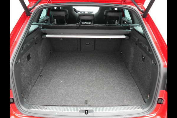 Škoda Superb Combi 1.4 TSI iV Sportline Business PHEV 218pk Dealer O.H. | Trekhaak Af Fabriek | Panodak | Adaptive Cruise | Camera | Canton Audio | Alcantara Sportstoelen Memory & Verwarmd | Stuur Verwarmd | Sfeerverlichting | Keyless | BLIS | Crystal LED | Plug In Hybrid |