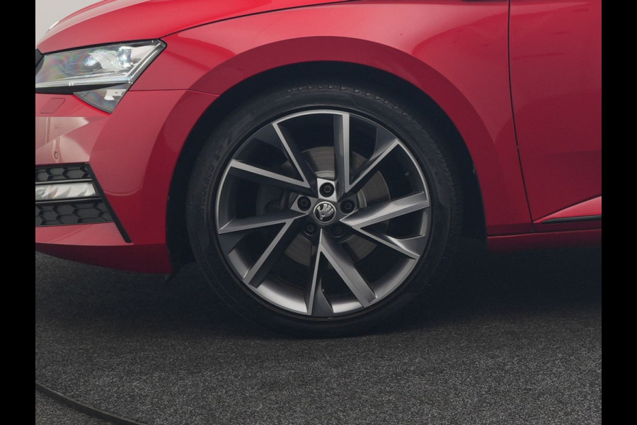 Škoda Superb Combi 1.4 TSI iV Sportline Business PHEV 218pk Dealer O.H. | Trekhaak Af Fabriek | Panodak | Adaptive Cruise | Camera | Canton Audio | Alcantara Sportstoelen Memory & Verwarmd | Stuur Verwarmd | Sfeerverlichting | Keyless | BLIS | Crystal LED | Plug In Hybrid |