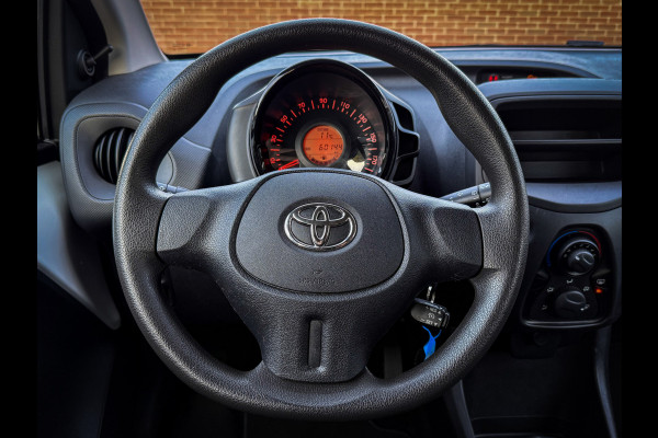 Toyota Aygo 1.0 VVT-i x - Cruise Control, Isofix, Goed onderhouden!