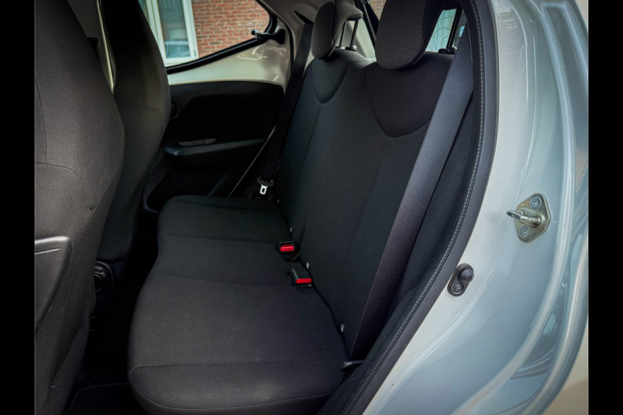 Toyota Aygo 1.0 VVT-i x - Cruise Control, Isofix, Goed onderhouden!