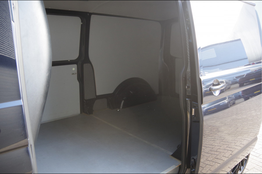 Volkswagen Transporter 2.0 TDI L2 3-ZITS, 150PK AUT. LED, 2X SCHUIFDEUR, TREKHAAK, STANDKACHEL, STOELVERWARMING, CAMERA, ADAPT. CRUISE, AIRCO, DUBBELE