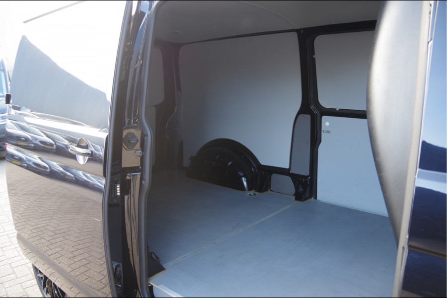 Volkswagen Transporter 2.0 TDI L2 3-ZITS, 150PK AUT. LED, 2X SCHUIFDEUR, TREKHAAK, STANDKACHEL, STOELVERWARMING, CAMERA, ADAPT. CRUISE, AIRCO, DUBBELE