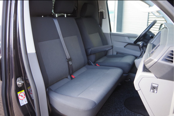 Volkswagen Transporter 2.0 TDI L2 3-ZITS, 150PK AUT. LED, 2X SCHUIFDEUR, TREKHAAK, STANDKACHEL, STOELVERWARMING, CAMERA, ADAPT. CRUISE, AIRCO, DUBBELE