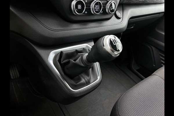 Renault Trafic 2.0 Blue dCi 110PK T30 L2H1 Advance Navigatie Camera Airco Trekhaak Lichtmetalen velgen