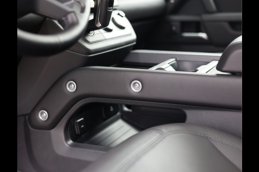 Land Rover Defender P300e X-Dynamic HSE | Meridian - HUD - Trekhaak