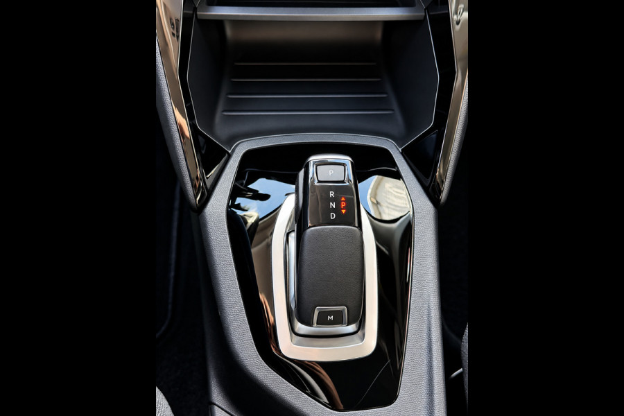 Peugeot 2008 1.2 PureTech Active Pack - AUTOMAAT I Apple CarPlay / Navigatie I Airco I LED I PDC I Sport velgen I