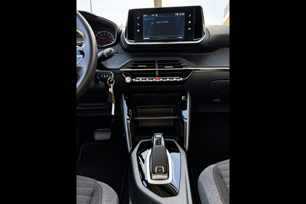 Peugeot 2008 1.2 PureTech Active Pack - AUTOMAAT I Apple CarPlay / Navigatie I Airco I LED I PDC I Sport velgen I