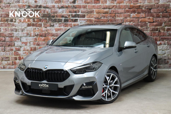 BMW 2 Serie Gran Coupé 218i High Executive M Sport Pakket Automaat / Panoramadak / Live Cockpit Professional / Stoel- en stuurverwarming / Head-Up Display / Achteruitrijcamera / HiFi / Shadow Line / DAB / Cruise Control / Extra Getint Glas / 18 Inch / Climate Control