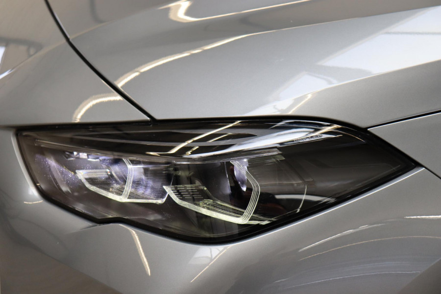 BMW 2 Serie Gran Coupé 218i High Executive M Sport Pakket Automaat / Panoramadak / Live Cockpit Professional / Stoel- en stuurverwarming / Head-Up Display / Achteruitrijcamera / HiFi / Shadow Line / DAB / Cruise Control / Extra Getint Glas / 18 Inch / Climate Control
