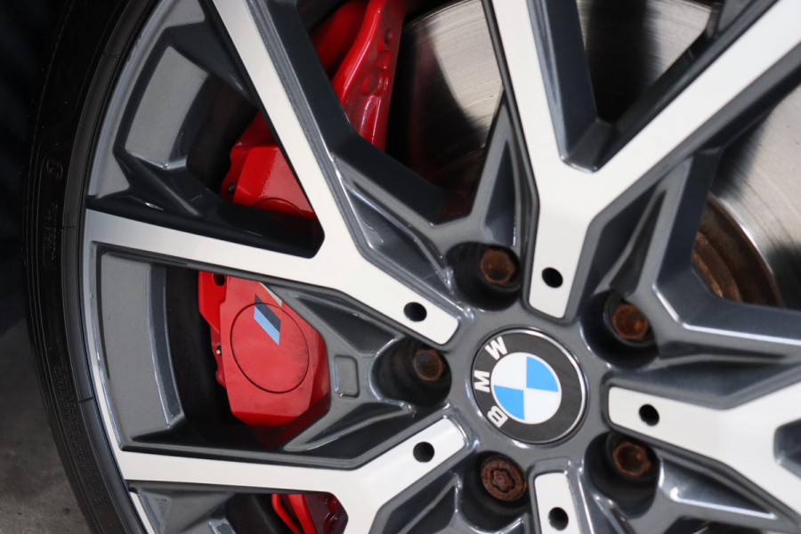 BMW 2 Serie Gran Coupé 218i High Executive M Sport Pakket Automaat / Panoramadak / Live Cockpit Professional / Stoel- en stuurverwarming / Head-Up Display / Achteruitrijcamera / HiFi / Shadow Line / DAB / Cruise Control / Extra Getint Glas / 18 Inch / Climate Control