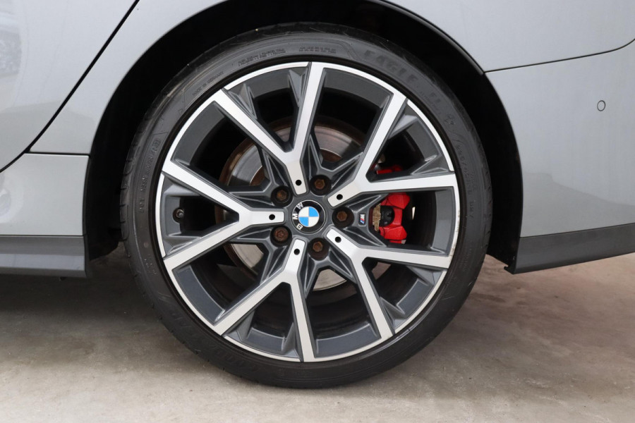 BMW 2 Serie Gran Coupé 218i High Executive M Sport Pakket Automaat / Panoramadak / Live Cockpit Professional / Stoel- en stuurverwarming / Head-Up Display / Achteruitrijcamera / HiFi / Shadow Line / DAB / Cruise Control / Extra Getint Glas / 18 Inch / Climate Control