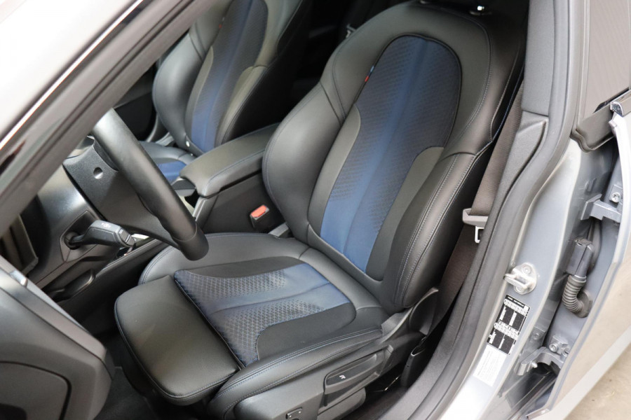 BMW 2 Serie Gran Coupé 218i High Executive M Sport Pakket Automaat / Panoramadak / Live Cockpit Professional / Stoel- en stuurverwarming / Head-Up Display / Achteruitrijcamera / HiFi / Shadow Line / DAB / Cruise Control / Extra Getint Glas / 18 Inch / Climate Control