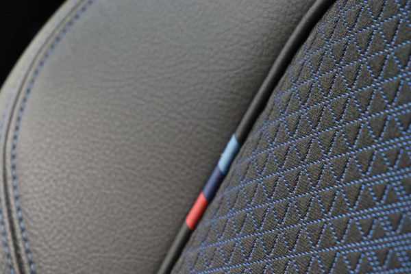 BMW 2 Serie Gran Coupé 218i High Executive M Sport Pakket Automaat / Panoramadak / Live Cockpit Professional / Stoel- en stuurverwarming / Head-Up Display / Achteruitrijcamera / HiFi / Shadow Line / DAB / Cruise Control / Extra Getint Glas / 18 Inch / Climate Control