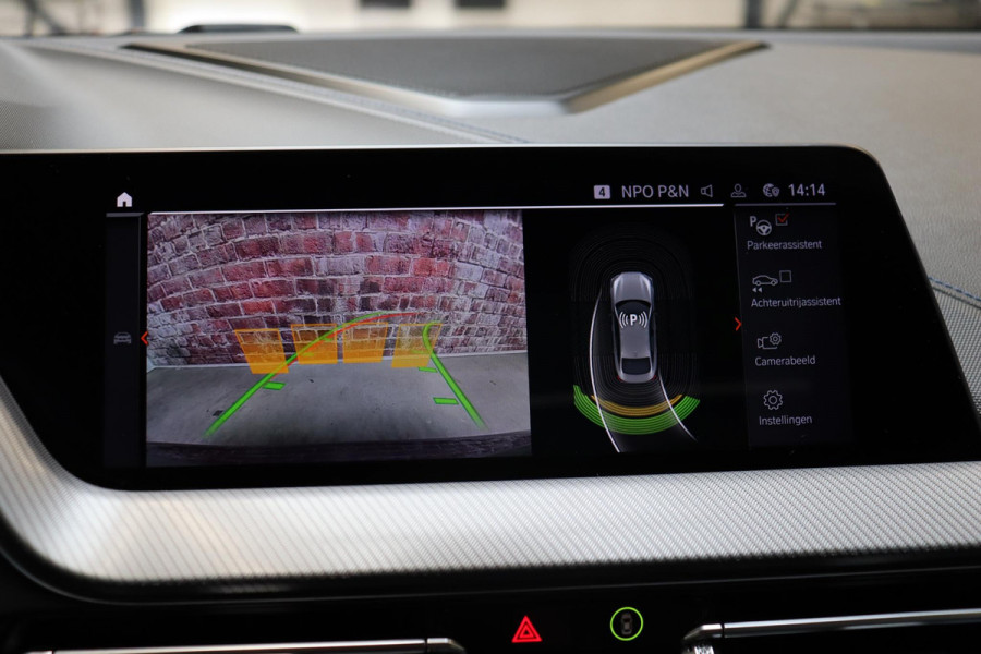 BMW 2 Serie Gran Coupé 218i High Executive M Sport Pakket Automaat / Panoramadak / Live Cockpit Professional / Stoel- en stuurverwarming / Head-Up Display / Achteruitrijcamera / HiFi / Shadow Line / DAB / Cruise Control / Extra Getint Glas / 18 Inch / Climate Control