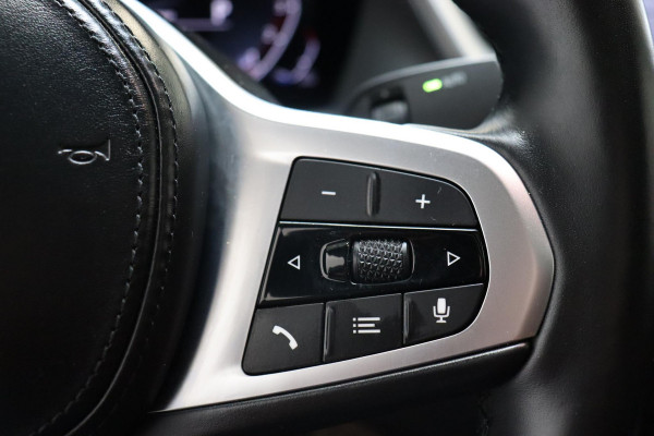 BMW 2 Serie Gran Coupé 218i High Executive M Sport Pakket Automaat / Panoramadak / Live Cockpit Professional / Stoel- en stuurverwarming / Head-Up Display / Achteruitrijcamera / HiFi / Shadow Line / DAB / Cruise Control / Extra Getint Glas / 18 Inch / Climate Control