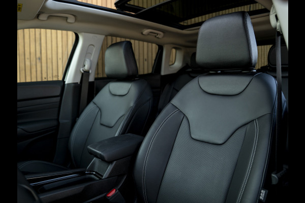 Jeep Compass 4xe 240pk Phev Summit | Pano-dak | Leder | Stoelverwarming | carplay | 19 inch