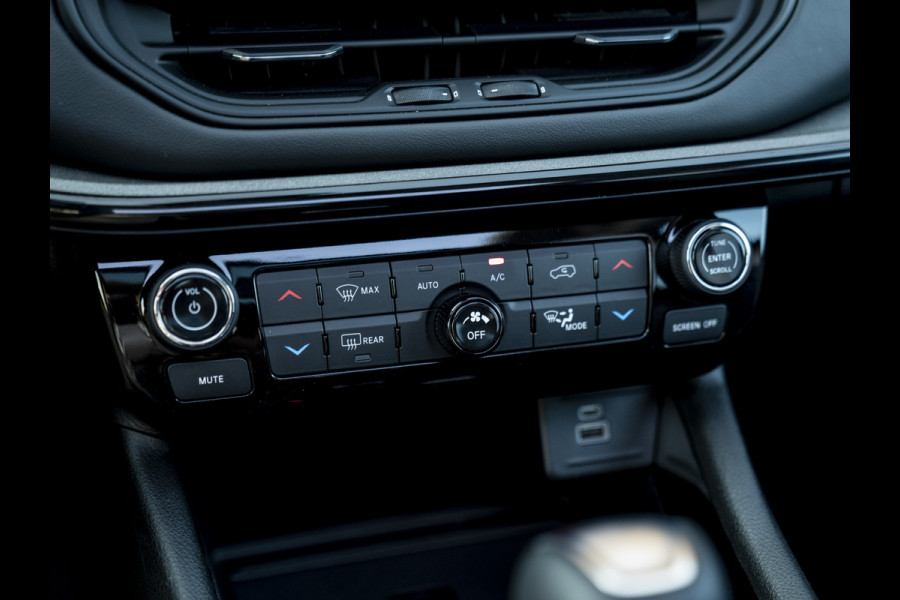 Jeep Compass 4xe 240pk Phev Summit | Pano-dak | Leder | Stoelverwarming | carplay | 19 inch