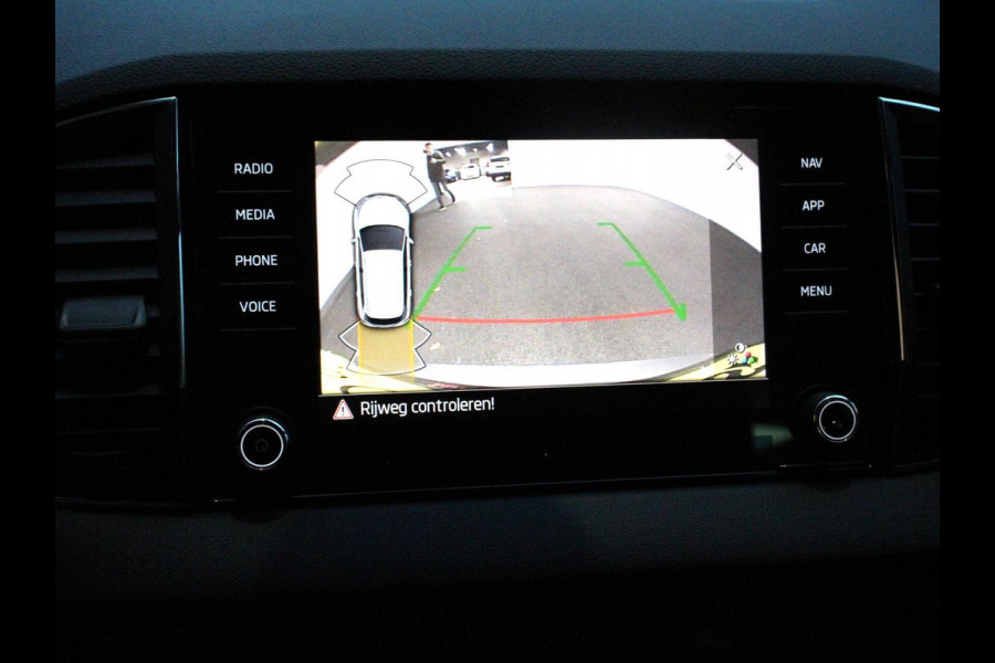 Škoda Karoq 1.5 TSI 150pk Automaat Ambition Navigatie Apple Carpla/Android Auto Camera Climate Control Adaptieve Cruise control Lichtmetalen Velgen