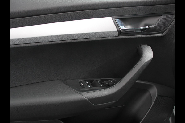 Škoda Karoq 1.5 TSI 150pk Automaat Ambition Navigatie Apple Carpla/Android Auto Camera Climate Control Adaptieve Cruise control Lichtmetalen Velgen