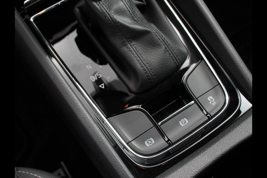 Škoda Karoq 1.5 TSI 150pk Automaat Ambition Navigatie Apple Carpla/Android Auto Camera Climate Control Adaptieve Cruise control Lichtmetalen Velgen