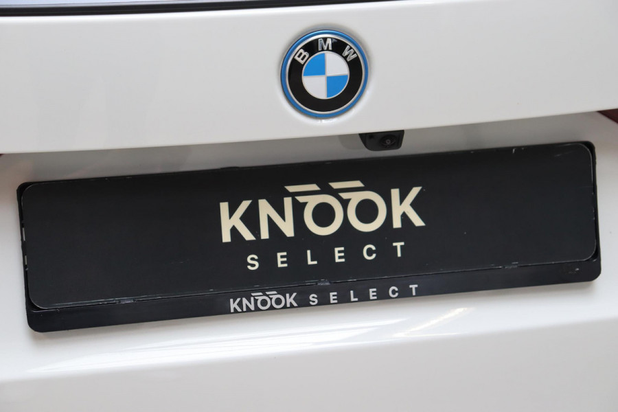 BMW X1 xDrive25e Executive M Sport Pakket Automaat / Widescreen Display / Shadow Line / Achteruitrijcamera / Extra Getint Glas / 19 Inch / Climate Control / Apple CarPlay /  Adaptief M Onderstel / Parkeerhulpsysteem / DAB / Stoelverwarming