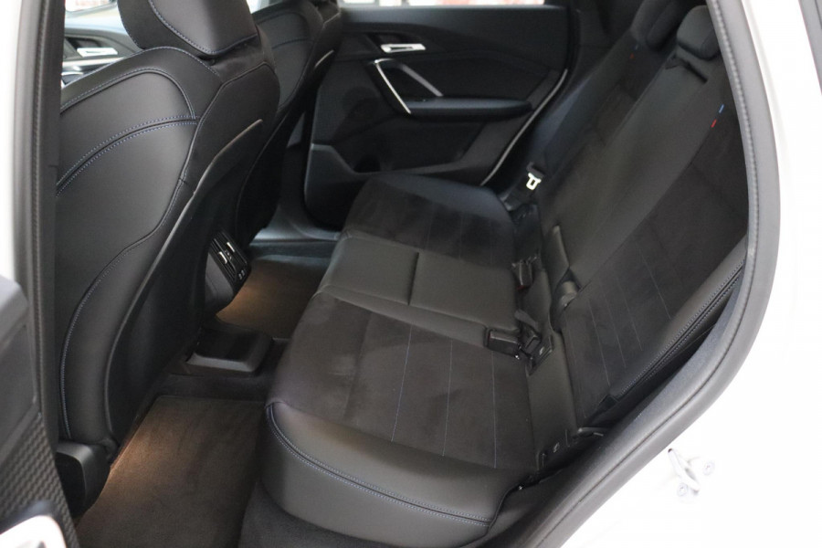 BMW X1 xDrive25e Executive M Sport Pakket Automaat / Widescreen Display / Shadow Line / Achteruitrijcamera / Extra Getint Glas / 19 Inch / Climate Control / Apple CarPlay /  Adaptief M Onderstel / Parkeerhulpsysteem / DAB / Stoelverwarming