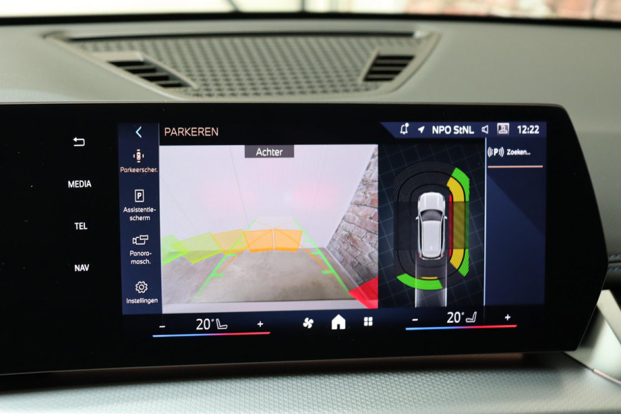 BMW X1 xDrive25e Executive M Sport Pakket Automaat / Widescreen Display / Shadow Line / Achteruitrijcamera / Extra Getint Glas / 19 Inch / Climate Control / Apple CarPlay /  Adaptief M Onderstel / Parkeerhulpsysteem / DAB / Stoelverwarming